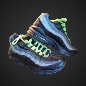 Nike air sneakers in black